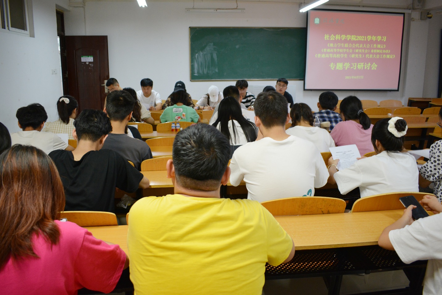 说明: C:\Users\朱龙宇\Desktop\D0083B37AD4D6C26C3BEF5A1DFF1BAFA.jpg